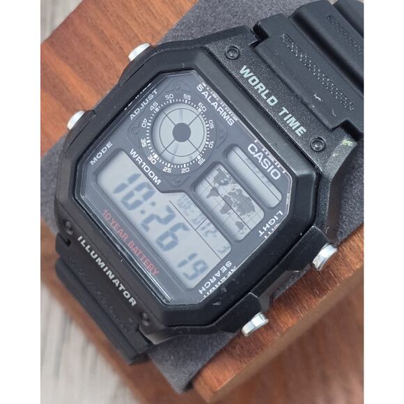 Casio AE-1200WH “Casio Royale” World Time – 10-Year Battery, Excellent Condition - Picture 4 of 11